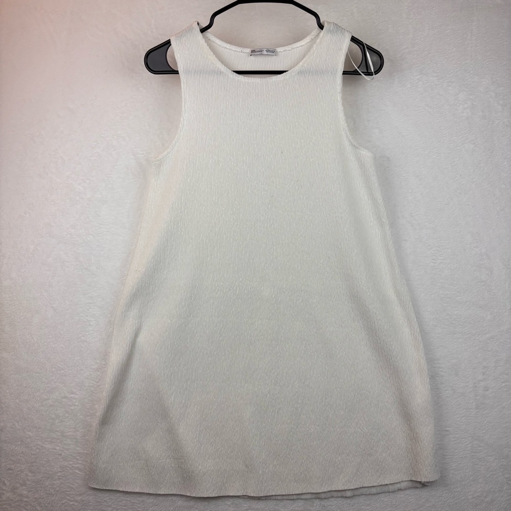 Elegant White Sleeveless Dress